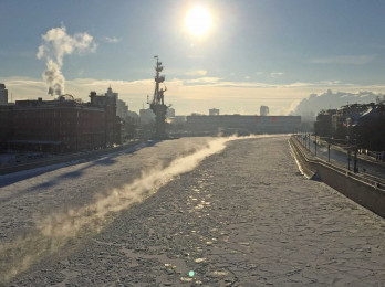 Visitar Moscú haciendo turismo en invierno permite disfutar de paisajes únicos. 