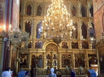 Tour por los interiores de las catedrales del minasterio de San Sergio