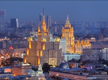 Las 7 torres hermanas de Moscú de noche, tour y excursion en español en Rusia