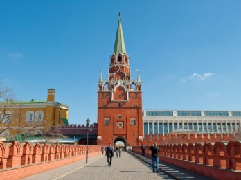Entradas al Kremlin están incluidas en el tour en español. Puente de la Trinidad
