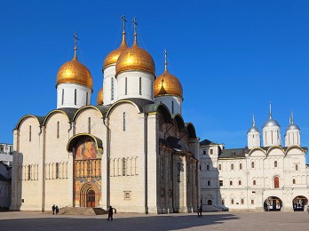 Excursión por el Kremlin. La Catedral de la Sunción (Dormición) 1479. Lugar de las coronaciones de los zares rusos. 
