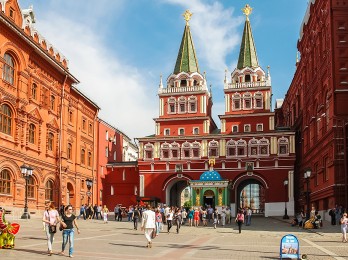 Su guía de Moscú le explica sobre cada lugar de interés como esta puerta de la Resurrección del acceso a la Plaza Roja