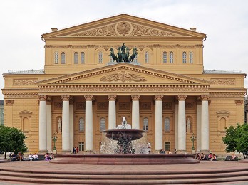 El teatro Bolshoi de Moscú, es uno de los má famosos del Mundo. Los mejores bailarines actúan aquí. 