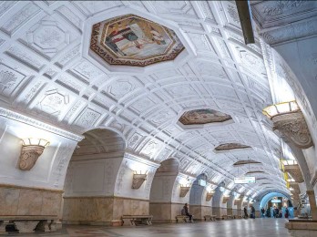 Tour metro de Moscú es imprescindible. Las estaciones del metro más bonitas Bieloruskaya