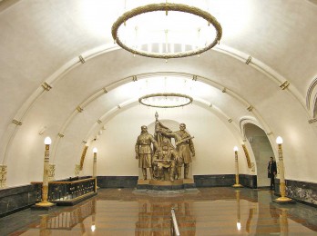 Tour en español metro de Moscú para ver las mejores estaciones y las más bonitas. Bielorusskaya