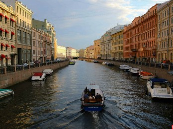 Tour Peterhof San Petersburgo: palacio y fuentes. Paseo por los canales en barco - foto 45