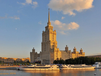 City tour por Moscú incluye ver las torres hermanas de Stalin como el hotel Ucrania Ukraina