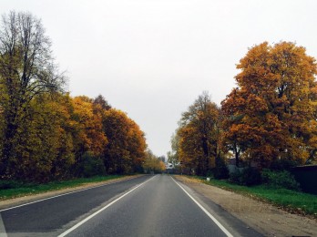 Anillo de Oro de Rusia es bonito en otoño 