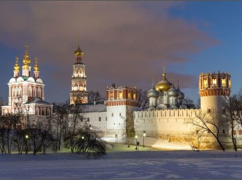 Moscú y Rusia en invierno de noche. Tour guiado en transporte privado