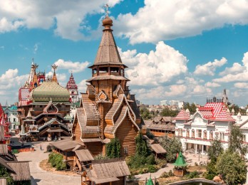 Tour en Moscú por el mercado de Izmailovo y su Kremlin. Iglesia de San Nicolas de madera