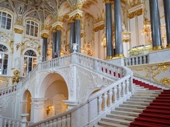 Hermitage o palacio de invierno de San Petersburgo es lo que ha de ver con guía en español. Visita y tours