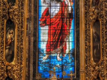 vitro o vidriera de la catedral de San Isaac. Tour guiado en español en San Petersburgo