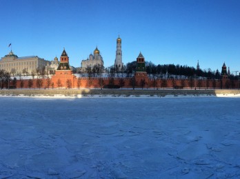 Tours Moscú en invierno son muy bonitos. El Kremlin con nieve