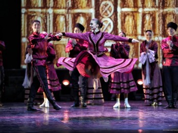 Baile típico ruso Kazachok o kozachok. Visitar en Moscú, Rusia