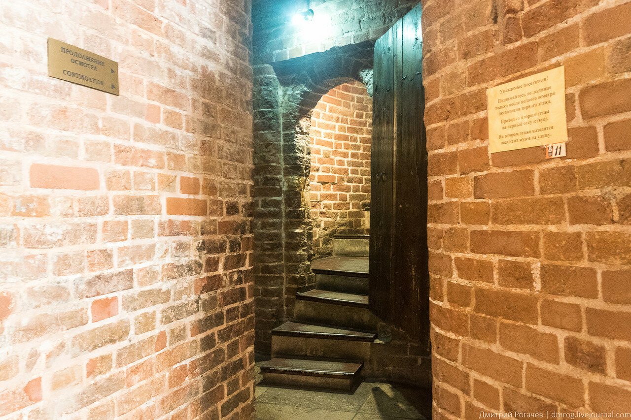 La escalera caracol de la Catedral de San Basilio de Moscú. Guía en espñol