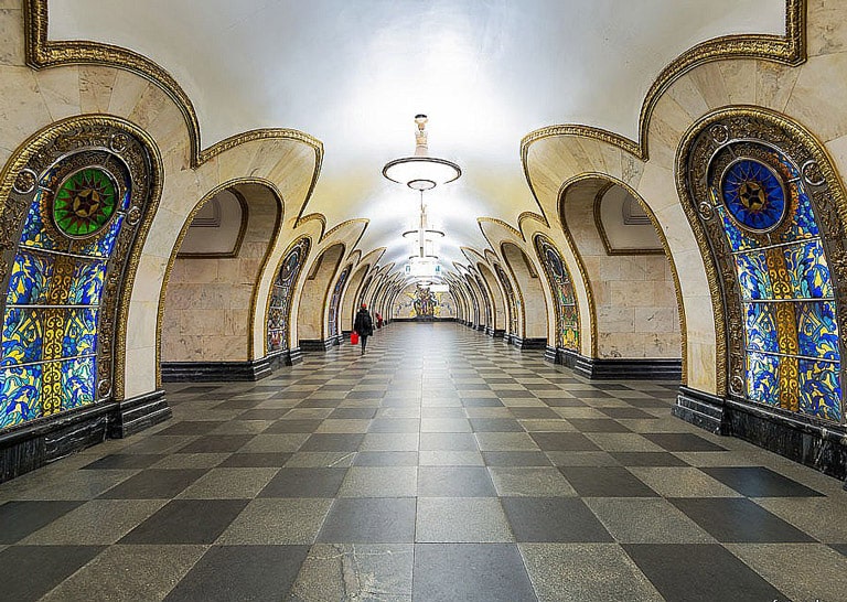 ver estación del metro de Moscú Novoslobodskaya