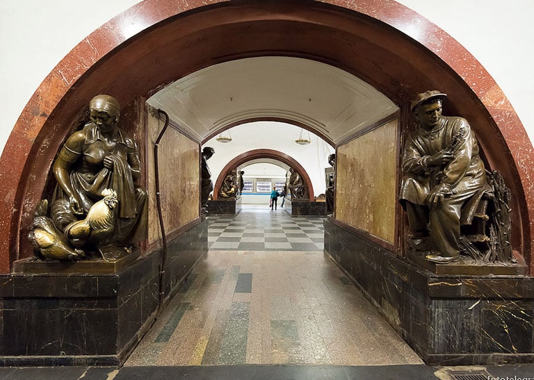 estación del metro de Moscú Ploshad Revolutsii